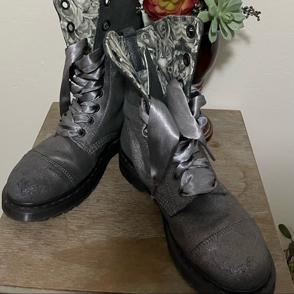 Dr. Martens Triumph metallic boots